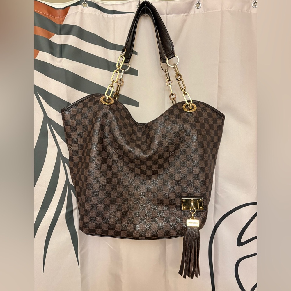 Louis Vuitton Tote Bag - Picture 1 of 16